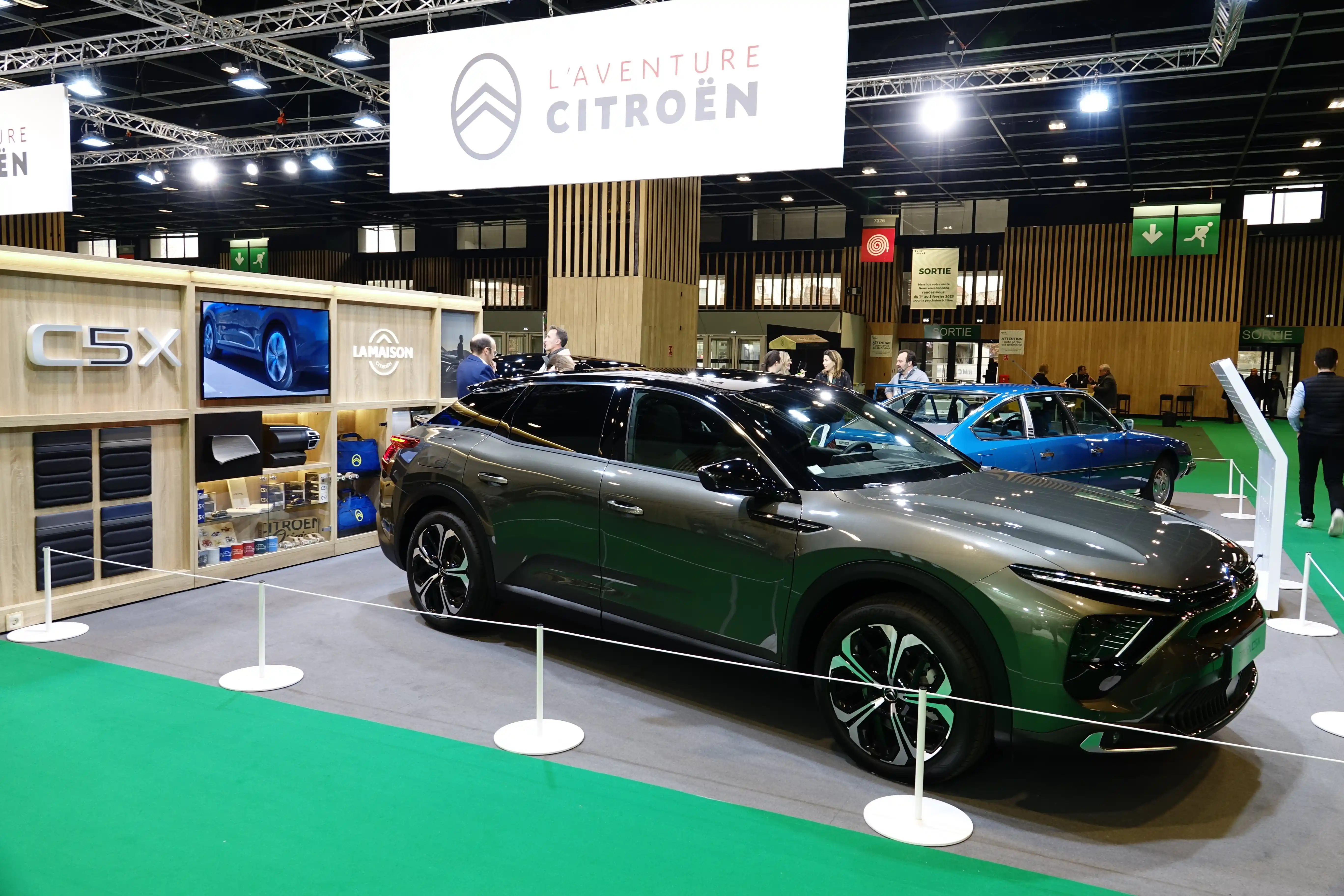 Grey Citroën C5 X plug-in hybrid
